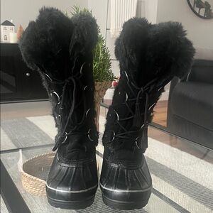 Khombu Black Fur-Lined Winter Boots